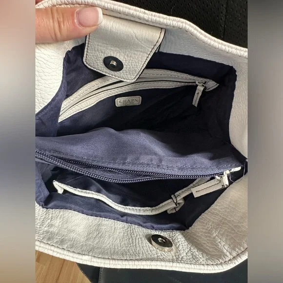 Chaps white leather multi pocket handbag - Picture 2 of 5